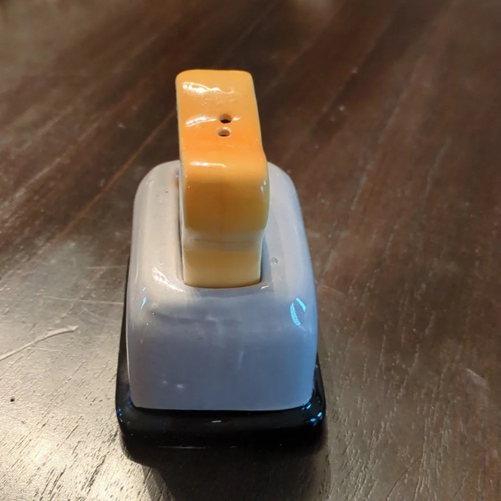 Salt & Pepper shaker set Bread and Toaster Kitschy Retro - Picture 4 of 6
